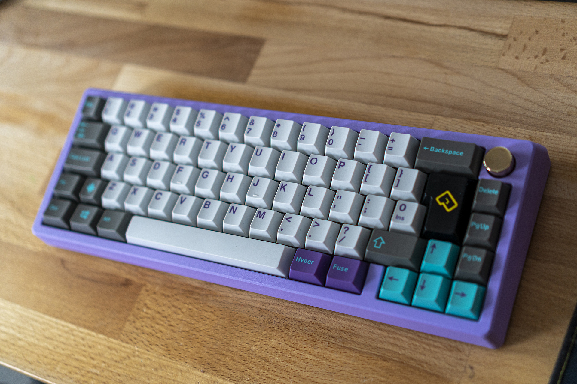 Lilac case, JTK Hyperfuse keycaps, Mint Choco Chip switches